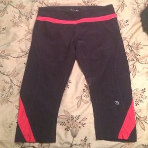 🚫TRADED🚫Pink and Black Workout Capris