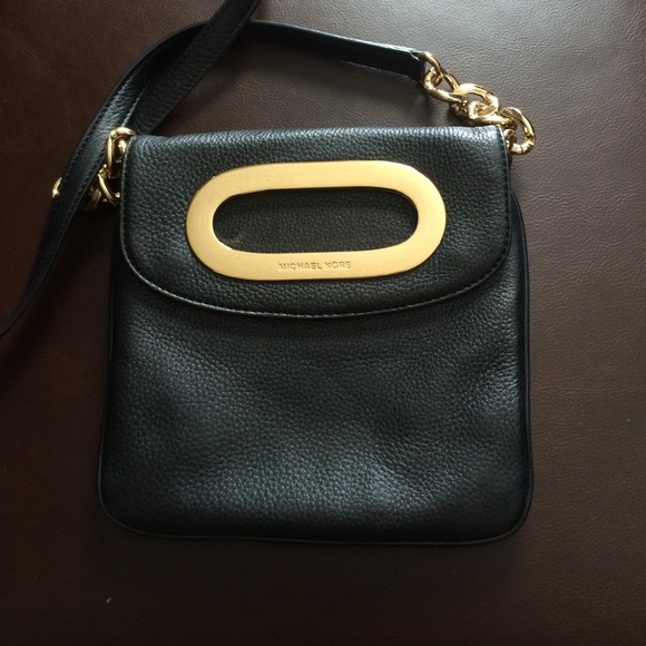 Micheal kors cross body!