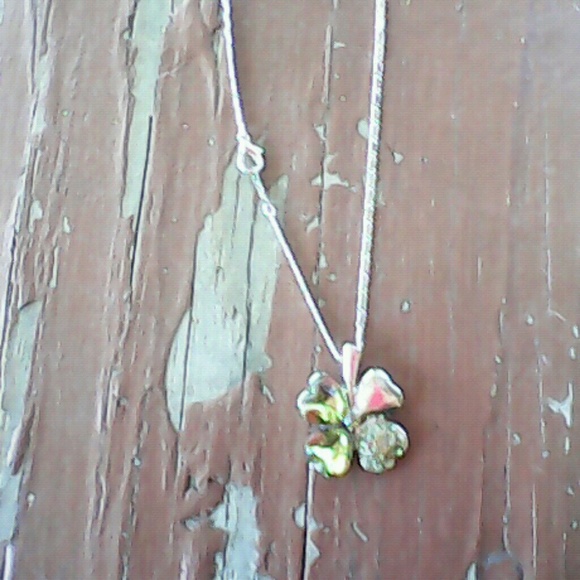 Gorgeous swarovski green crystal clover chain!