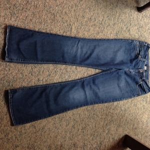 🎉Sale🎉. Silver Suki 32/33 Jeans