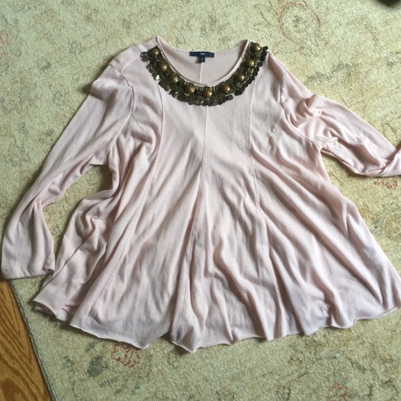 Sold!! Super flirty Gap top!