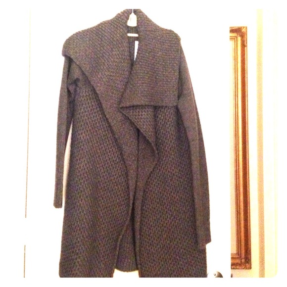 A never worn Vince wool sweater