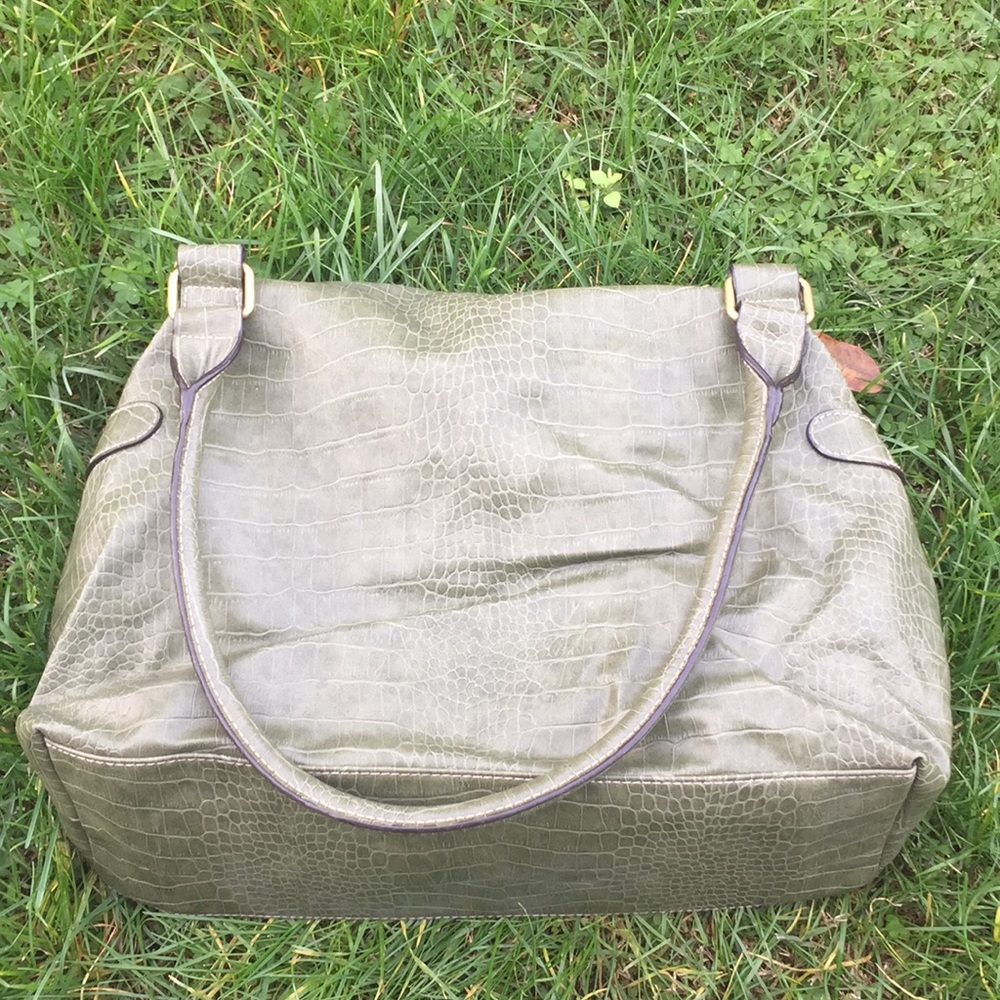 *SENDING TO YARDSALE* 🆕 Buckle 3 Section Divided Handbag