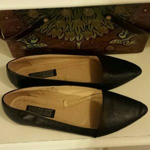 Deena and Ozzy leather flats!