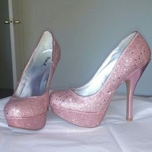 ❤👠Pink sparkly heels👠❤
