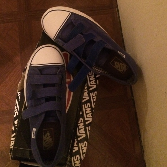 Sneakers. Almost new my daughter out grew them.