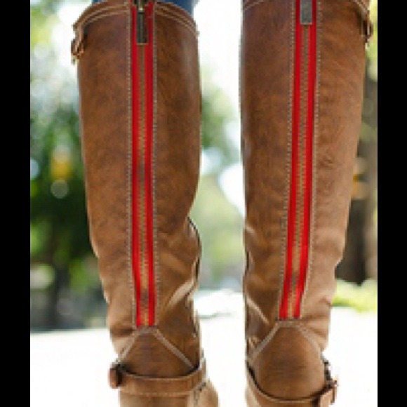 The Perfect Brown BOOTS👢🎀 Comes with gift