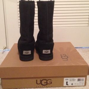 Black tall classic bomber Uggs