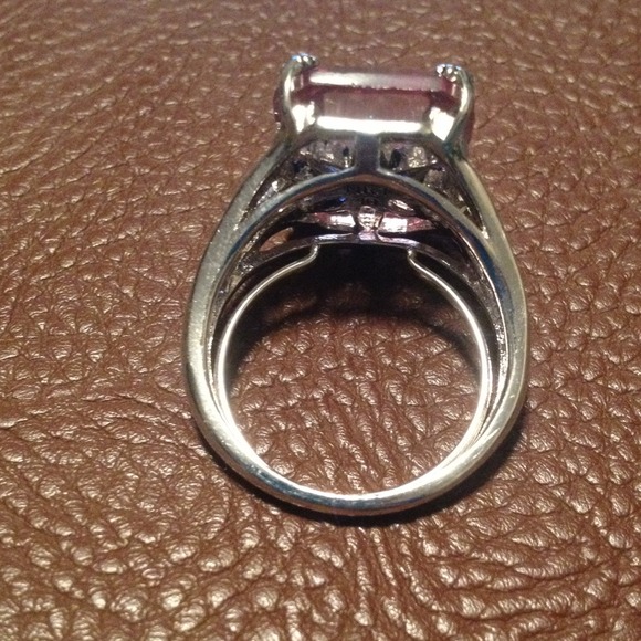Beautiful Ring - Picture 3 of 3