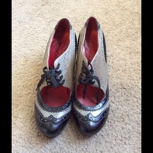 🔥 Jeffrey Campbell Oxford Kitten Heels