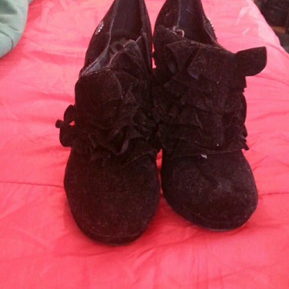 Heels - Picture 2 of 2