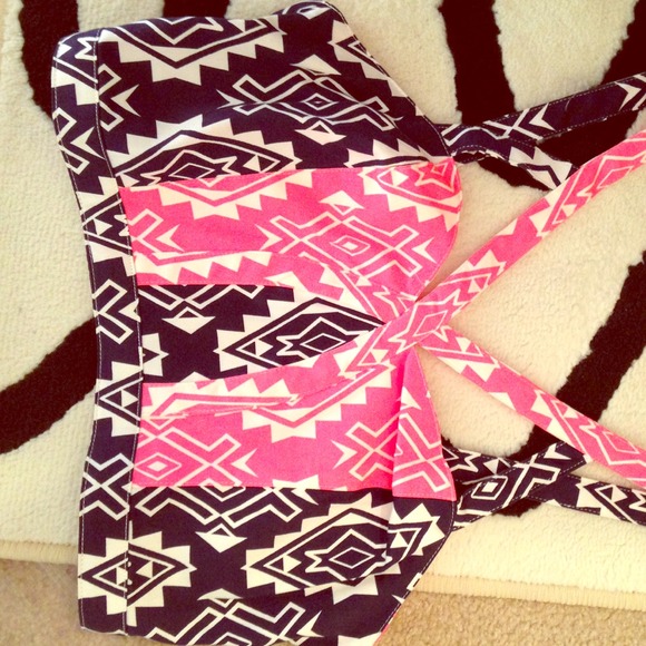 {NEW💄} Retro {Aztec inspired} crop top ~ so fun!!