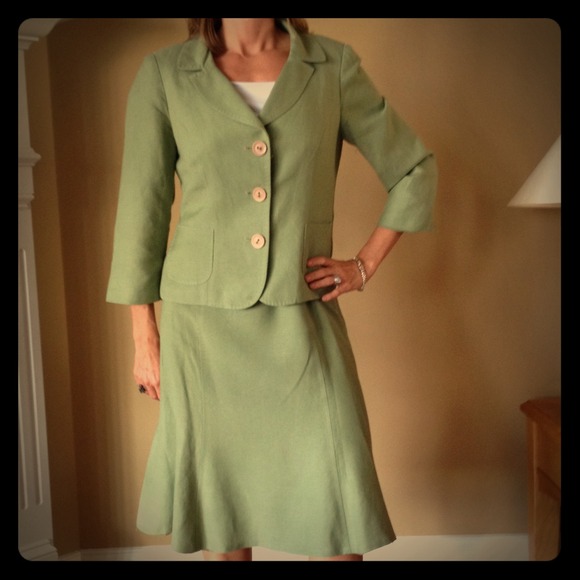 2-piece sage suit, size 4 (55% linen) - Picture 2 of 4