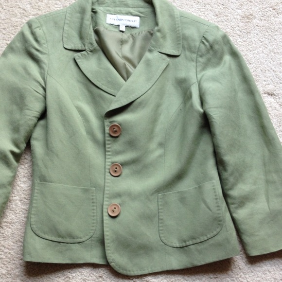 2-piece sage suit, size 4 (55% linen) - Picture 3 of 4