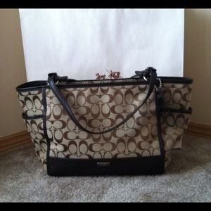 Nwt Coach Carrie in khaki/ mahogany