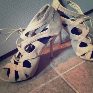 Liliana size 8 laceUp