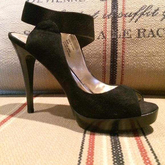 Bakers Shoes - NWOT BLACK HEELS
