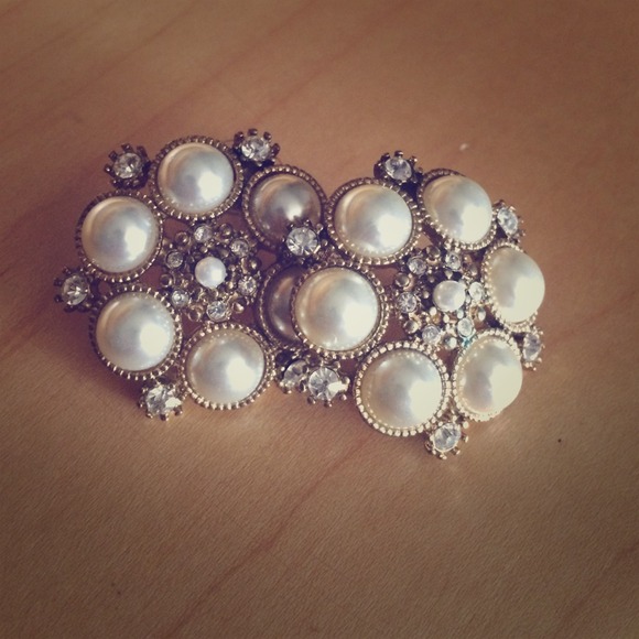 SOLD IN BUNDLE Gorgeous vintage style earrings