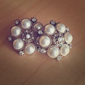 SOLD IN BUNDLE Gorgeous vintage style earrings