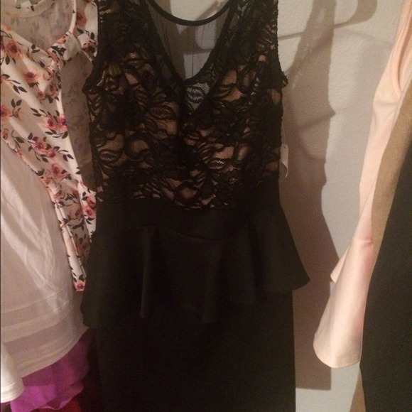 Size M debs dress... Beautiful. NWT. Black & nude