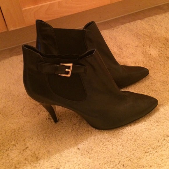 Nine West Booties size 9