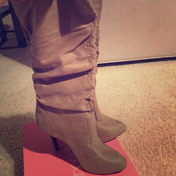 Shoedazzle beige (taupe)boots