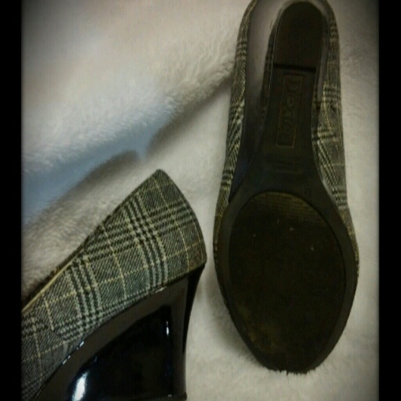 Plaid, round- toe, patent heeled wedges. - Picture 4 of 4