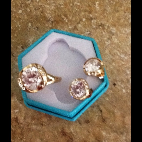 Beautiful earrings and Ring to match - Picture 2 of 2