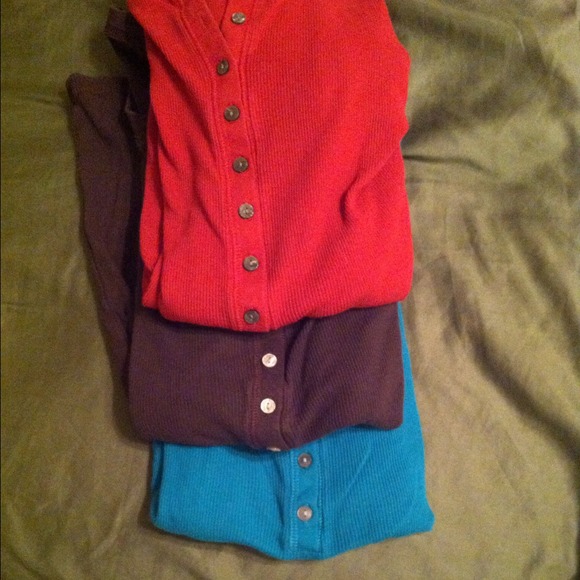 Red, brown, turquoise ribbed long sleeve shirts