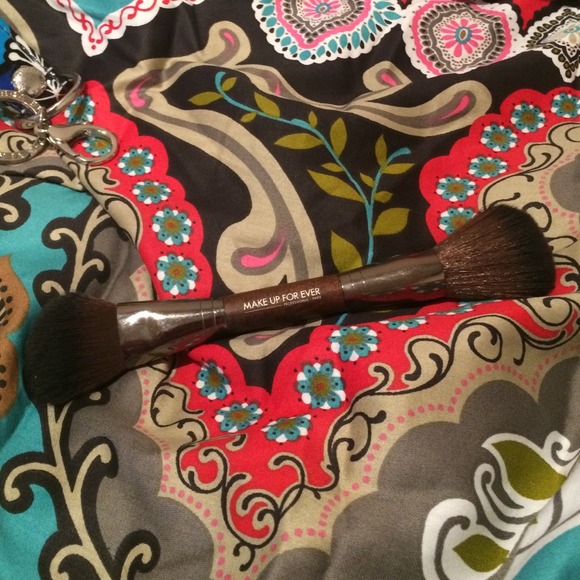 Make up for ever dual brush. One of my favorites.