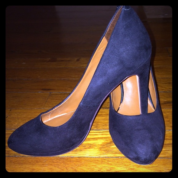 Banana Republic Black Suede Pumps