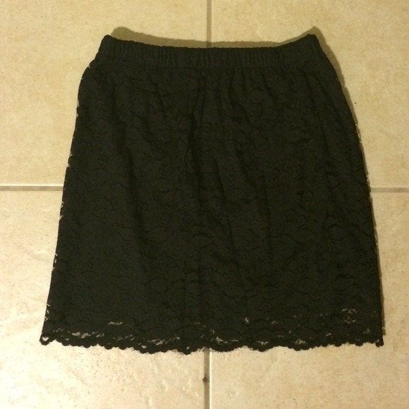 LACE SKIRT