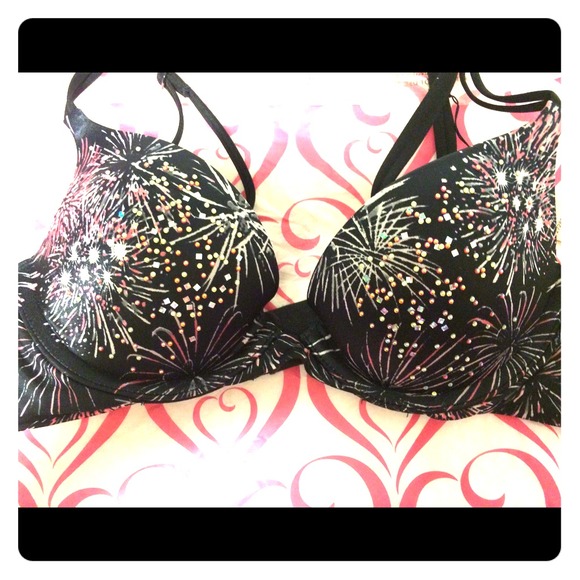 Victoria's Secret push up bra. Brand new.