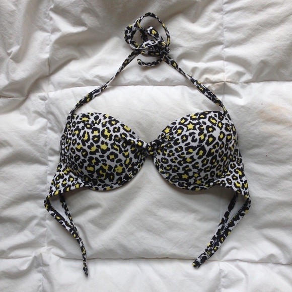 ⛔️️️SOLD ON Ⓜ️ercari⛔️ Cheetah Print Bikini Top - Picture 1 of 2