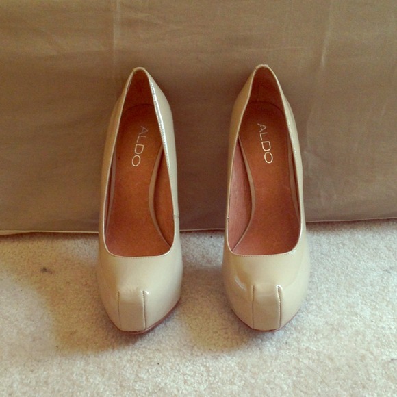 Nude aldo pumps & jewelry bundle