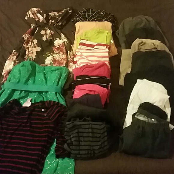 22 item bundle of.Maternity clothes
