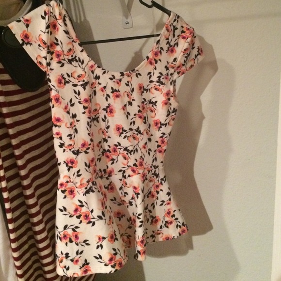 Charlotte Russe beautiful flower top