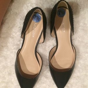 Never worn! 7.5 flats. Nine West