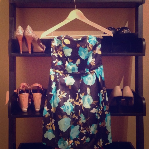 Satin sweetheart dress