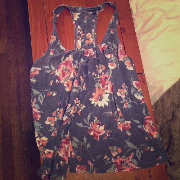 Medium American Eagle floral razor back tank