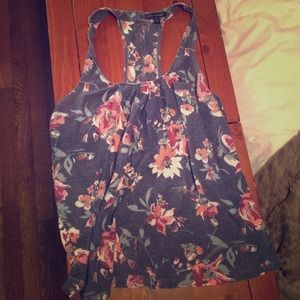 Medium American Eagle floral razor back tank