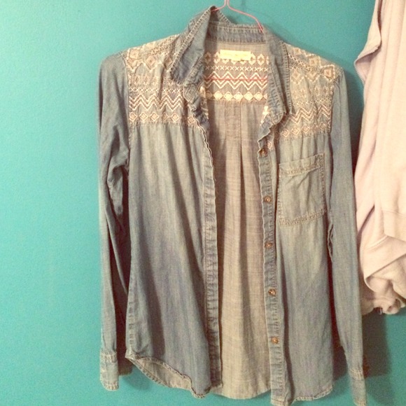 Medium jean colored blouse with stitching