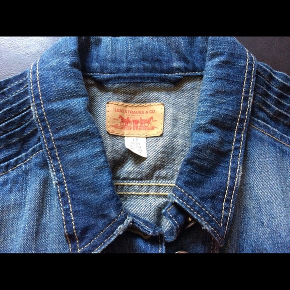 Levis Jean Jacket - Picture 2 of 4