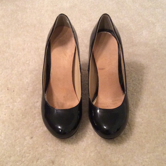 Chinese laundry black patent pumps, size 6!