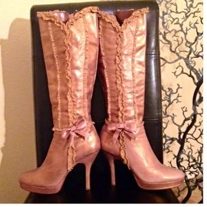 VERY RARE knee high boots by: Dereon (by Beyonce)