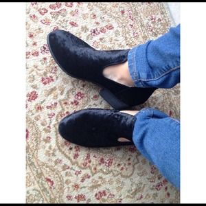 Ecote Velvet Cutout Chelsea Boots