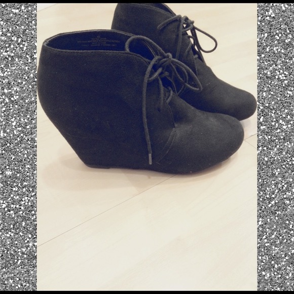 Black tie-up wedged booties