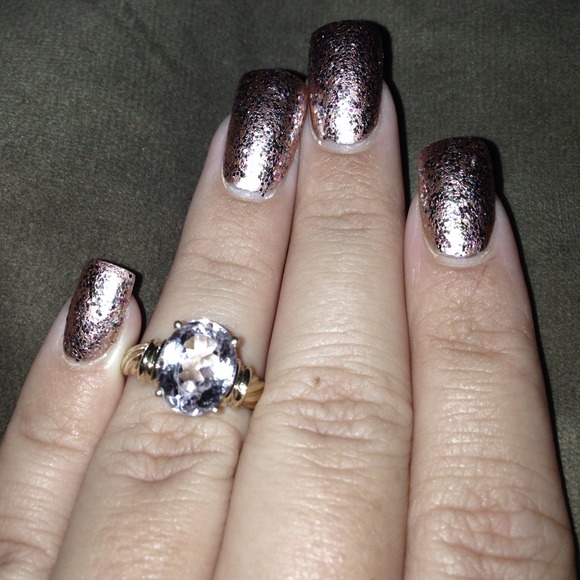 Gold tone jewel ring