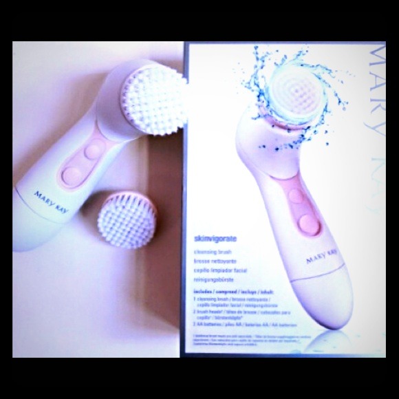 Reduced! Mary Kay Skinvigorate Cleansing Brush
