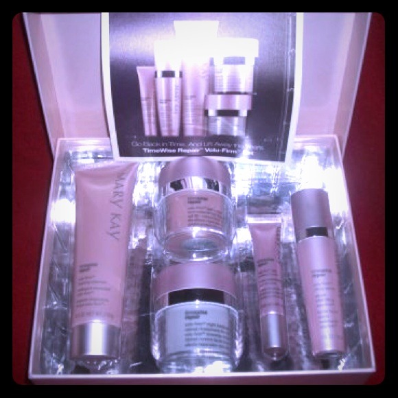 REDUCED!! Mary Kay Timewise Repair Set
